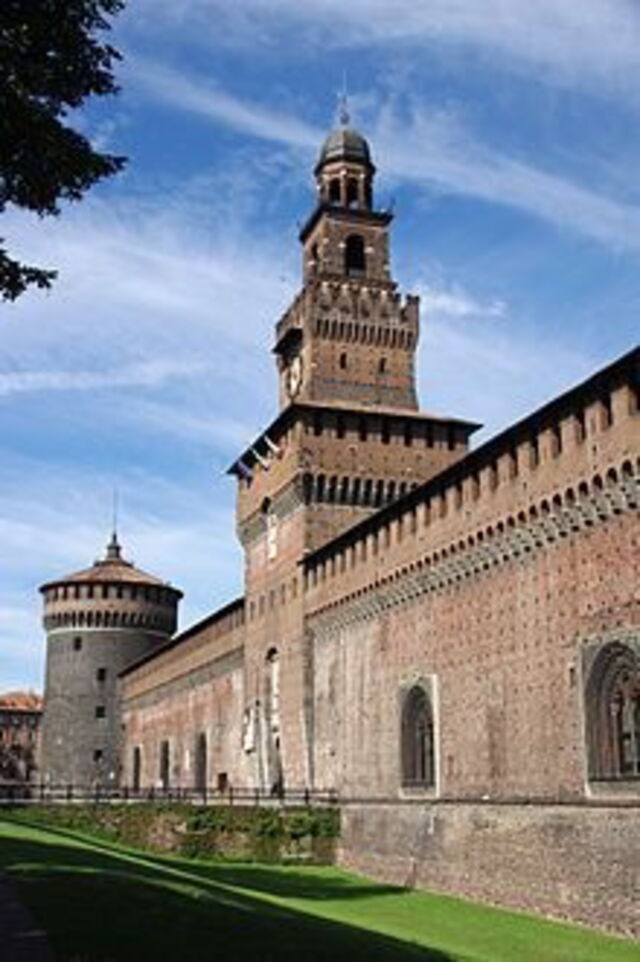 Les murailles extérieures du château des Sforza à Milan