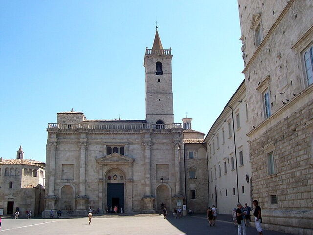 La Cathédrale de la ville dédiée à San Emidio