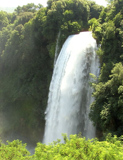 Gros plan sur la cascade des Marmore