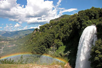 Un arc-en-ciel sur la Cascate delle Marmore
