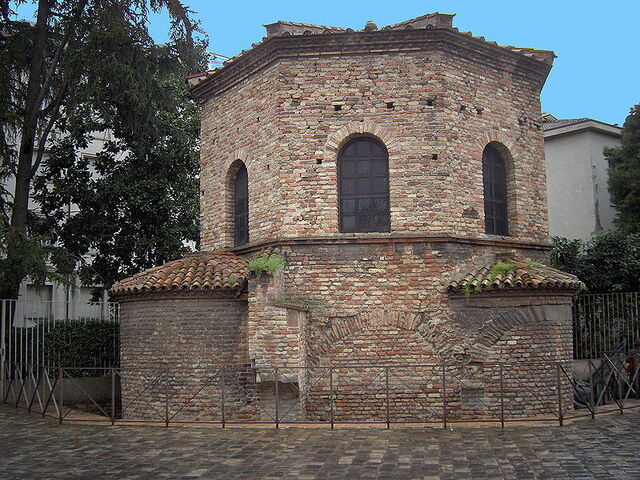 Le superbe Baptistère des Ariens