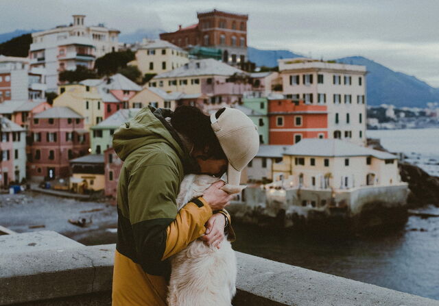 En promenade dans les Cinque Terre avec un chien