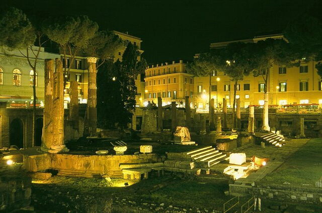 Largo di Torre Argentina vu de nuit