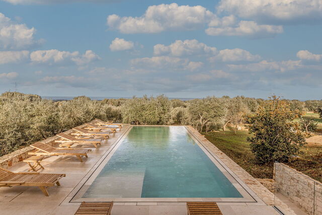 Villa Vea, piscine et vue