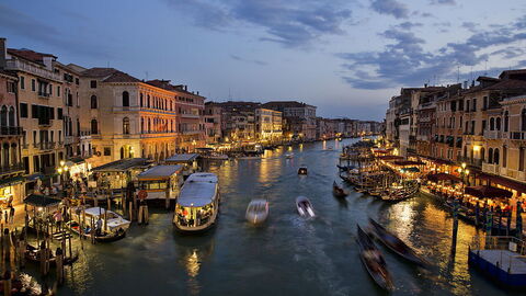 Le Grand Canal de Venise, vu de nuit