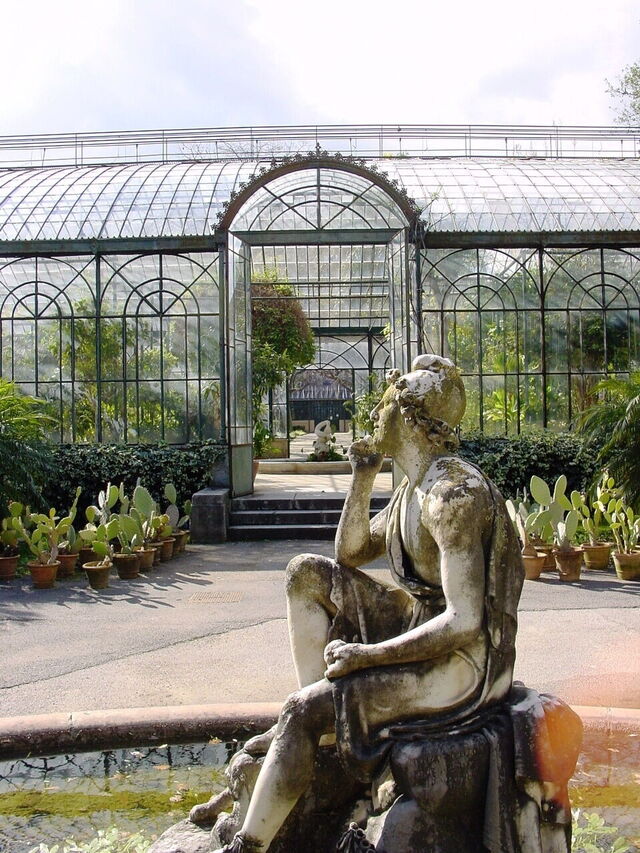 Jardin botanique de Palerme, statuaire