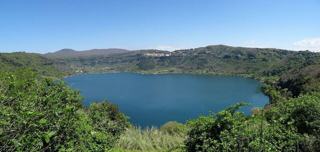 Vue sur le lac de Némi