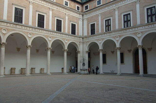 Palais Ducal, court intérieure
