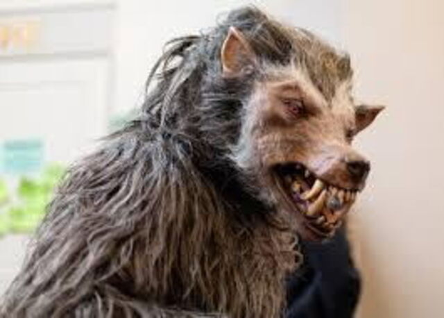 Une sculpture de loup-garou