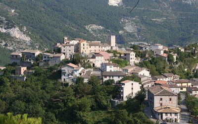 Vue sur la ville de Genga