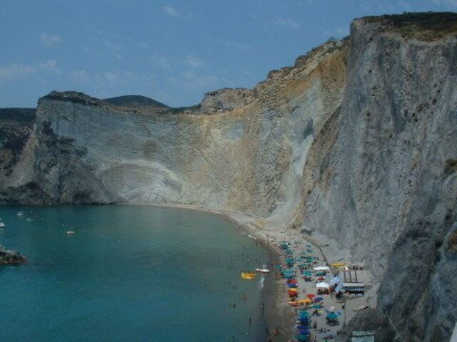 La plage Chiaia di Luna à Ponza