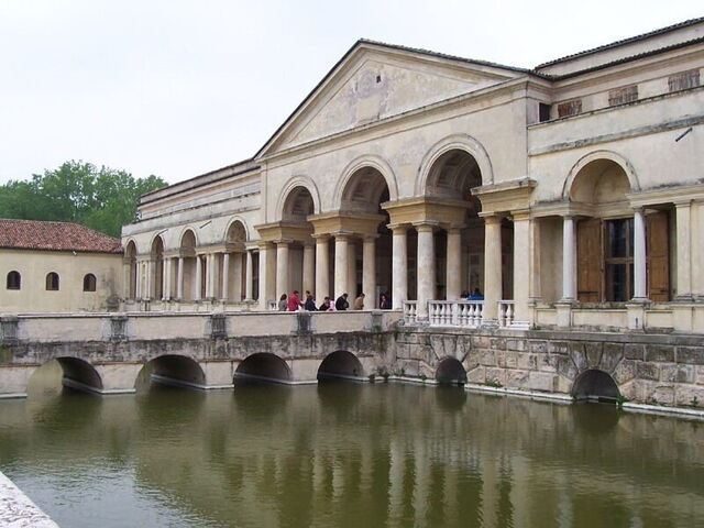 Palais Te, Entrée