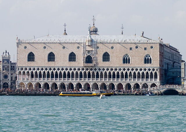 Le Palais des Doges vu du Canal