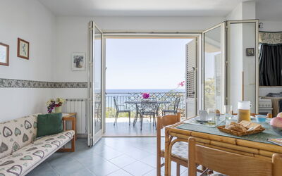 Logement:&nbsp;Cicladi Kea 100.3
