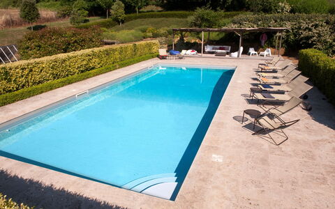 Casale Porano: Piscine, Propriété, Loisir, Maison, Immobilier, Vacances, Herbe, Rectangle, Villa, Balancelle