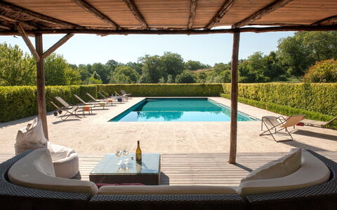 Casale Porano: Piscine, Propriété, Maison, Immobilier, Loisir, Bâtiment, Ombre, Domicile, Pergola, Patio