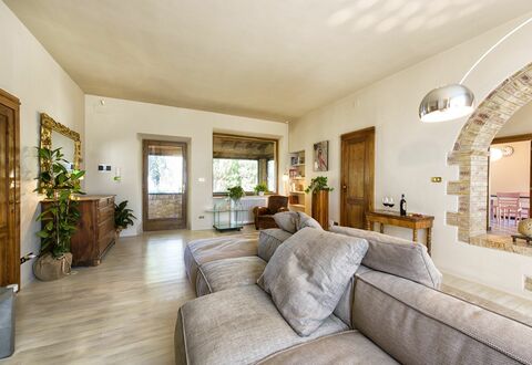 Villa Piazza Della Fortezza: Propriété, Pièce, Bâtiment, Meubles, Design Intérieur, Salon, Immobilier, Maison, Domicile, Plafond