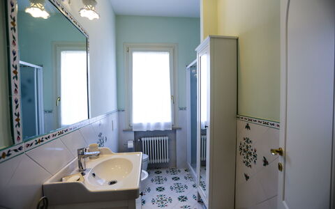 Antonietta: Salle De Bains, Pièce, Propriété, Bâtiment, Maison, Sol, Architecture, Design Intérieur, Immobilier, Tuile