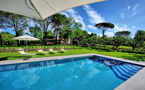 Villa Marietta: Piscine, Propriété, Immobilier, Maison, Biens, Domicile, Bâtiment, Loisir, Architecture, Recours
