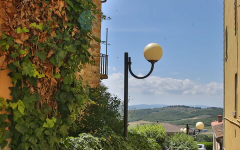 Il Pigionale: Éclairage Public, Éclairage, Ciel, Propriété, Luminaire, Jaune, Ville, Mur, Arbre, Maison