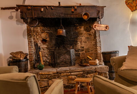 Casa Di Vignolo: Meubles, Bois, Design Intérieur, Éclairage, Salon, Pièce, Chaise, Foyer, Dur, Matériau Naturel