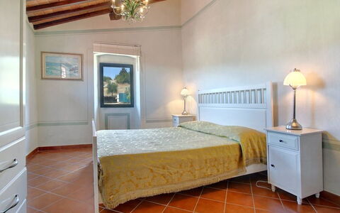 Villa Stolli: Chambre, Meubles, Pièce, Lit, Propriété, Drap De Lit, Cadre De Lit, Design Intérieur, Sol, Plafond