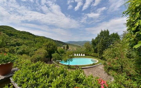 Villa Lucolena: Paysage Naturel, La Nature, Propriété, Ressources En Eau, Réserve Naturelle, Région Sauvage, Immobilier, Ciel, Biens, Botanique
