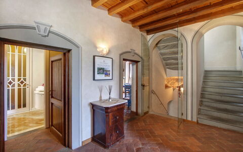 Villa Lucolena: Propriété, Pièce, Bâtiment, Plafond, Cambre, Sol, Design Intérieur, Architecture, Immobilier, Maison