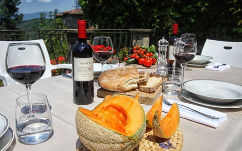 Villa Lucolena: Repas, Aliments, Boisson, Verre De Vin, Brunch, Verres À Pied, Table, Du Vin, Champagne Verres À Pied, Boisson Alcoolisée