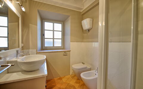 Casa Olivia: Salle De Bains, Propriété, Pièce, Design Intérieur, Sol, Bâtiment, Luminaire Plomberie, Immobilier, Architecture, Maison
