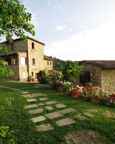Villa Ardene: Propriété, Maison, Chalet, Bâtiment, Domicile, Fleur, Zone Rurale, Plante, Jardin, Immobilier