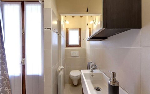 Residenza Monna Lisa: Salle De Bains, Propriété, Pièce, Maison, Immobilier, Bâtiment, Design Intérieur, Sol, Tuile, Domicile