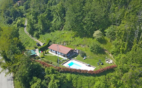Villa San Rocco: Arbre, Plante, Pente, Paysage Naturel, Bâtiment, Maison, Paysage, Montagne, Loisir, Route