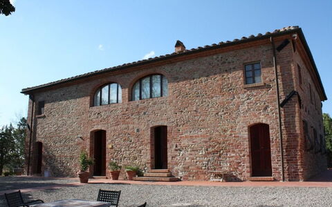 Agriturismo Il Gattero: Propriété, Maison, Bâtiment, Façade, Mur, Architecture, Brique, Villa, Immobilier, Ferme