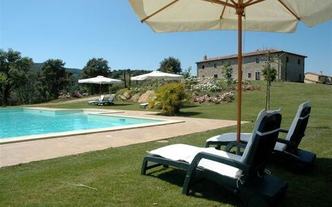 Villa Di Seripa: Propriété, Piscine, Immobilier, Bâtiment, Recours, Ombre, Maison, Herbe, Loisir, Arrière-Cour