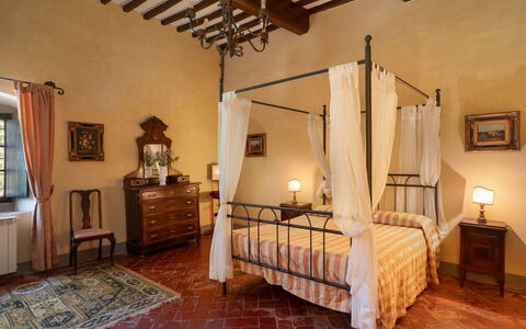 Villa Sieve: Mur, Meubles, Sol, Design Intérieur, Sol, Domicile, Cadre De Lit, Lit, Chambre, Plafond