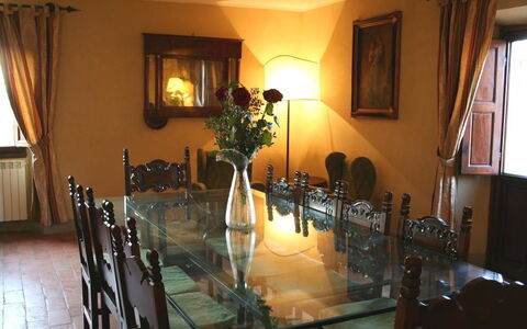 Villa Sieve: Propriété, Pièce, Salle À Manger, Bâtiment, Table, Design Intérieur, Immobilier, Meubles, Maison, Restaurant