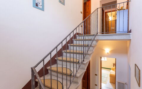 Villa Mastiano: Escaliers, Balustrade, Propriété, Pièce, Bâtiment, Balustre, Maison, Immobilier, Domicile, Architecture