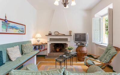 Dante 1: Pièce, Propriété, Meubles, Salon, Design Intérieur, Bâtiment, Maison, Immobilier, Cheminée, Mur