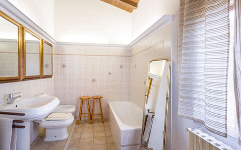 I Pioppi: Propriété, Salle De Bains, Pièce, Design Intérieur, Bâtiment, Immobilier, Maison, Sol, Architecture, Plafond