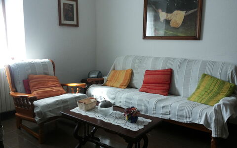 Appartamento Porretta Terme: Meubles, Pièce, Salon, Propriété, Canapé, Design Intérieur, Table, Mur, Sol, Maison