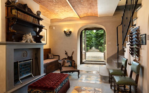 Villa Paola: Meubles, Design Intérieur, Mur, Sol, Bois, Sol, Éclairage, Salon, Chaise, Domicile