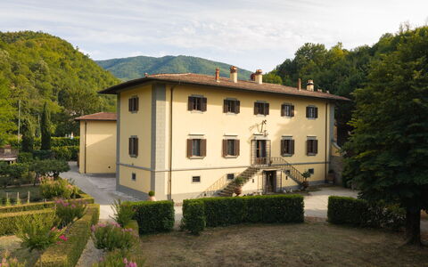 Villa Paola: Biens, Chalet, Hacienda, Jardin, Ferme, Aménagement Paysager, Villa, Pelouse, Cour, Porche