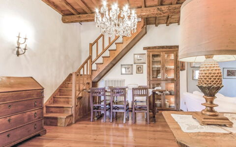 La Casetta: Pièce, Propriété, Design Intérieur, Plafond, Escaliers, Meubles, Bâtiment, Parquet, Lustre, Éclairage