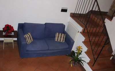 Soppalco: Meubles, Sol, Pièce, Canapé, Propriété, Salon, Dur, Design Intérieur, Futon, Causeuse