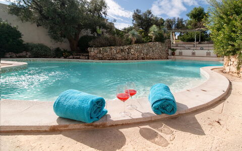 Salento Luxury Retreat: L'Eau, Plante, Ciel, Piscine, Nuage, Bleu, Bleu Azur, Arbre, Loisir, Aqua