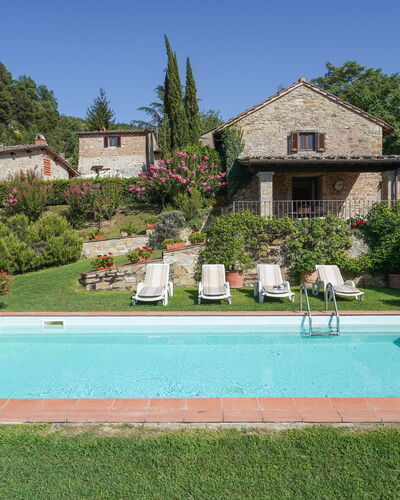 Villa San Lorenzo: Piscine, Propriété, Maison, Immobilier, Herbe, Biens, Bâtiment, Domicile, Zone Résidentielle, Villa