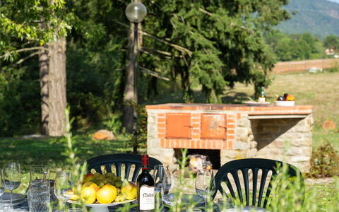 Villa Cinzia: Plante, Table, Propriété, Meubles, Vaisselle, Chaise, La Nature, Vert, Arbre, Tableau De Plein Air