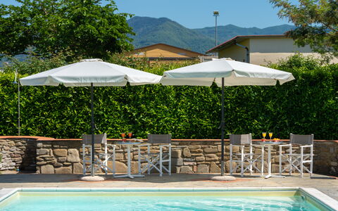 Villa Del Borgo: Parapluie, Mobilier De Jardin, Meubles, Ombre, Piscine, Chaise, Tableau De Plein Air, Recours, Eco Hôtel, Balancelle