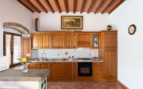 Villa Del Borgo: Cuisine, Meubles, Design Intérieur, Comptoir, Bois, Sol, Cabinetry, Appareil De Cuisine, Principaux Appliance, Plafond